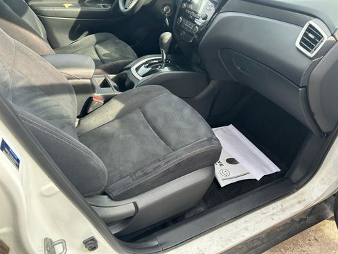 Used 2016 Nissan Rogue S image 12