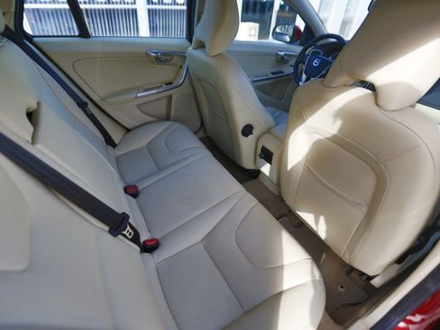 Used 2015 Volvo V60 T5 Premier Plus image 19