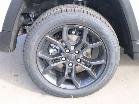 New 2025 Jeep Grand Cherokee Limited image 21