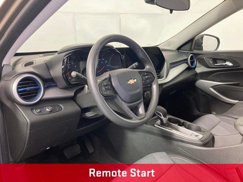 Used 2024 Chevrolet Trax LS w/ LS Convenience Package FWD image 13
