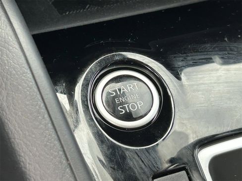 Certified 2025 Nissan Versa SR w/ Trunk Package image 9