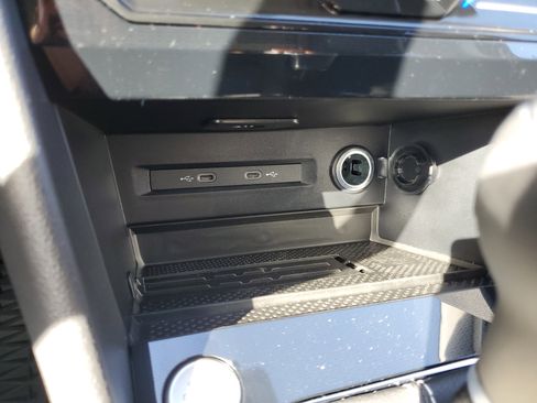 New 2025 Volkswagen Taos SE image 24