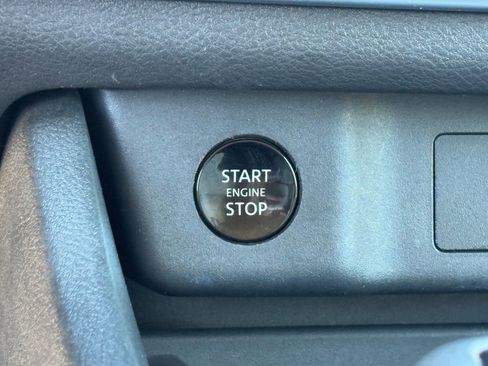 Used 2025 Nissan Rogue SV image 24