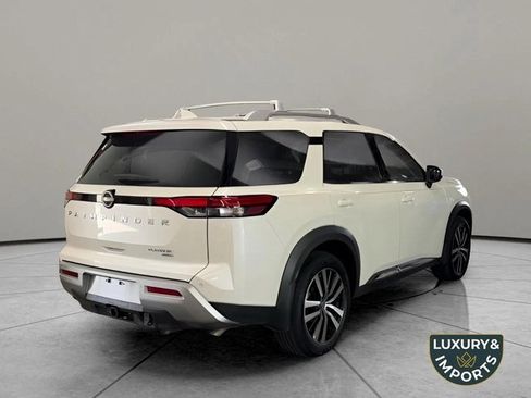 Used 2024 Nissan Pathfinder Platinum image 5