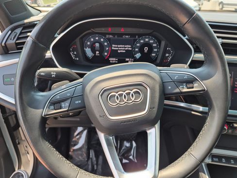 Used 2022 Audi Q3 2.0T Premium w/ Convenience Package AWD/4WD image 16