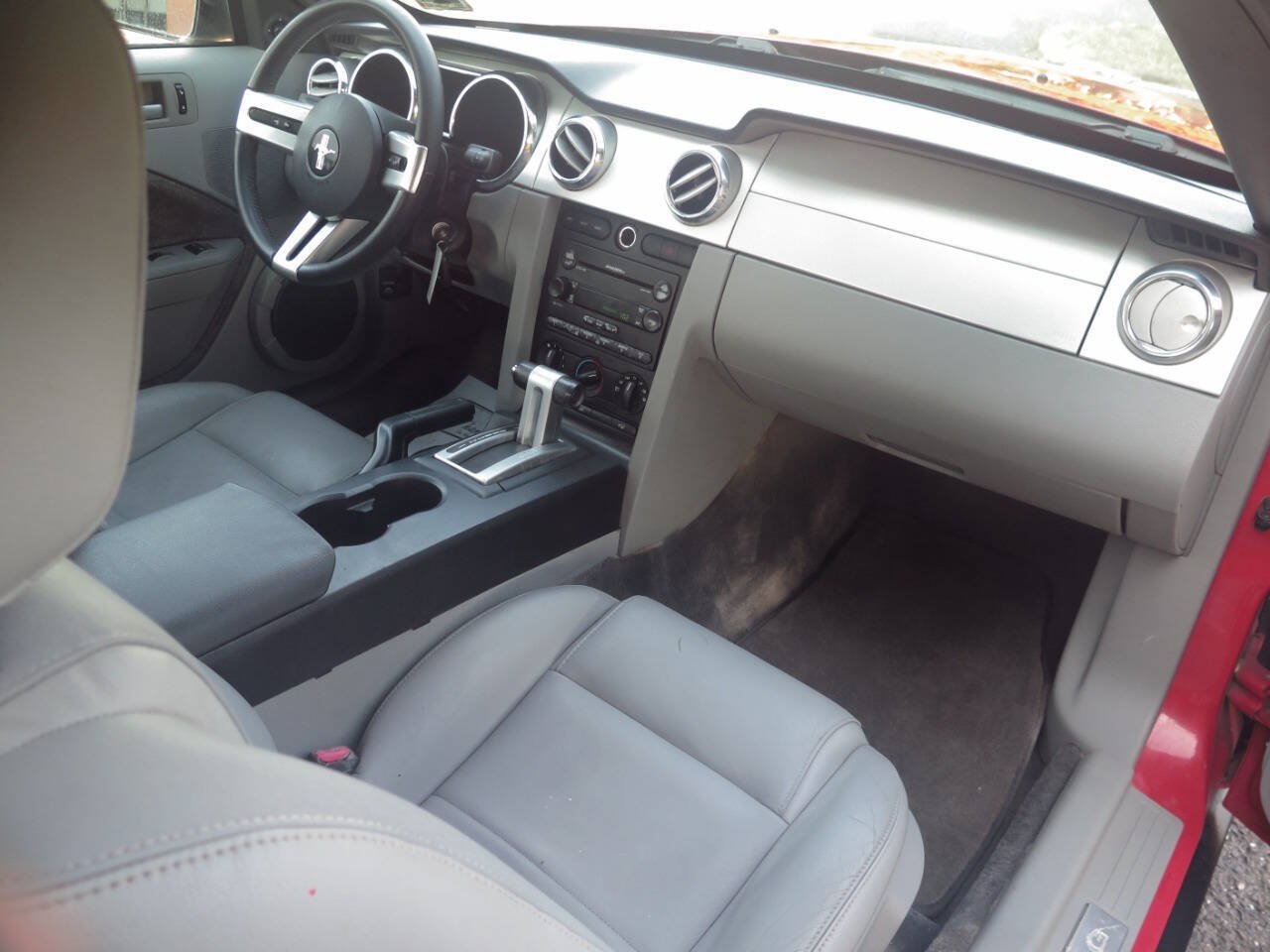 Used 2005 Ford Mustang Convertible RWD image 15