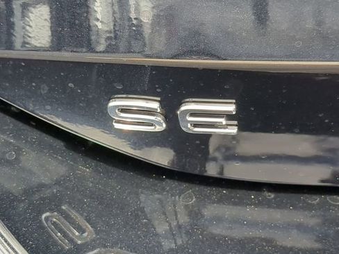 New 2026 Volkswagen Tiguan SE FWD image 11