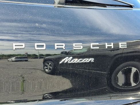 Used 2018 Porsche Macan AWD/4WD image 10