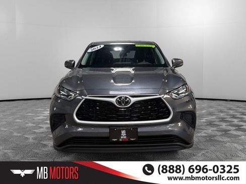 Used 2024 Toyota Highlander LE AWD/4WD image 10