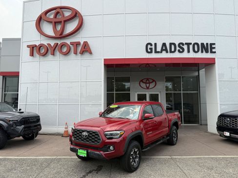 Used 2020 Toyota Tacoma TRD Off-Road AWD/4WD image 1