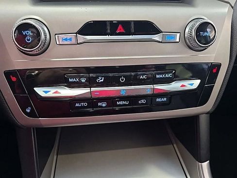 Used 2023 Ford Explorer XLT w/ Equipment Group 202A image 21