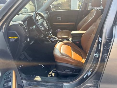 Used 2016 Kia Soul ! w/ Premium Package FWD image 12