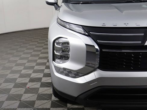 New 2025 Mitsubishi Outlander ES image 13