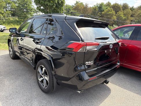 Used 2021 Toyota RAV4 SE w/ Weather & Moonroof Package AWD/4WD image 5