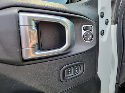 Used 2023 Jeep Wrangler Unlimited Sahara AWD/4WD image 24