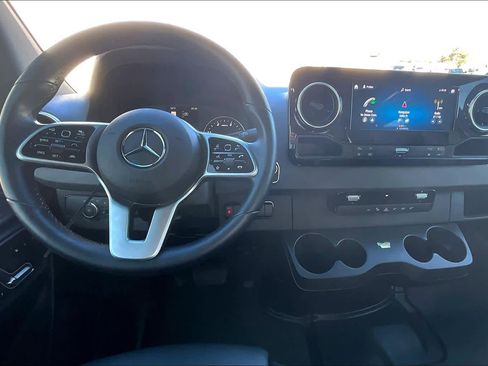 Used 2020 Mercedes-Benz Sprinter 2500 image 6