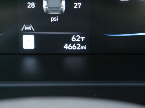 Used 2025 Hyundai Elantra Sport image 29