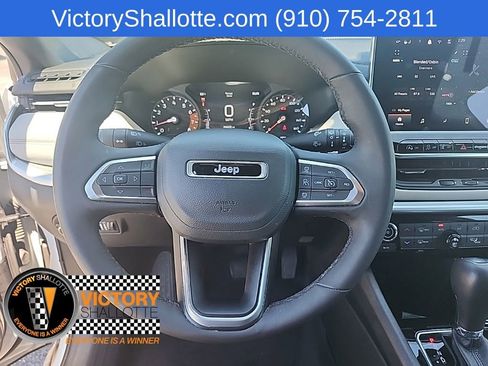 Used 2025 Jeep Compass Limited AWD/4WD image 9