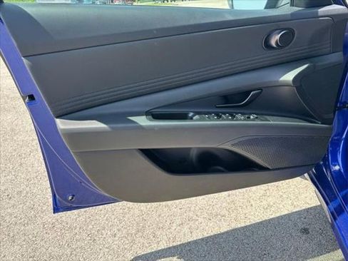 New 2025 Hyundai Elantra SEL FWD image 18