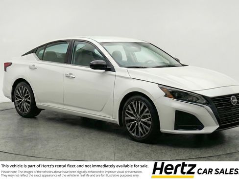 Used 2025 Nissan Altima 2.5 SV image 1