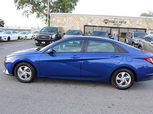 Used 2021 Hyundai Elantra SE FWD image 4
