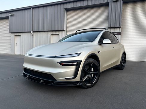 Used 2026 Tesla Model Y Long Range AWD/4WD image 4