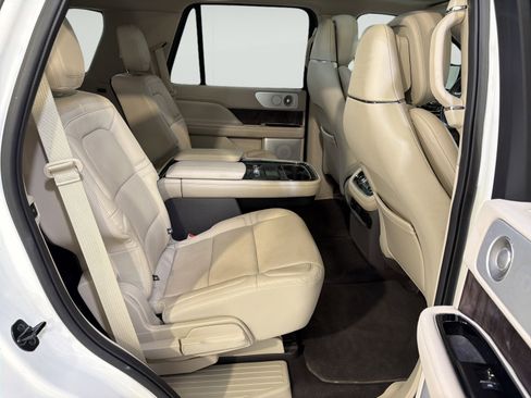 Used 2020 Lincoln Navigator Reserve w/ Luxury Package RWD image 12