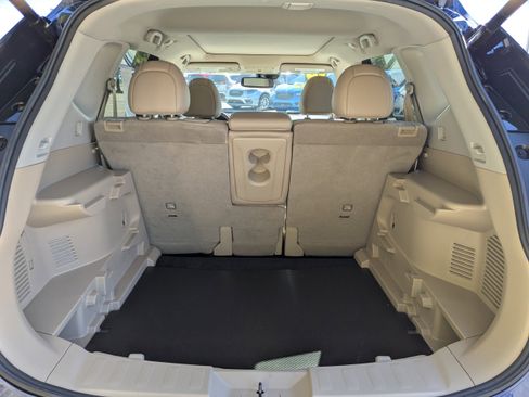 Used 2019 Nissan Rogue SL w/ Premium Package image 12