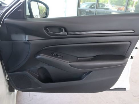 Used 2023 Nissan Altima 2.5 S FWD image 37