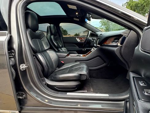 Used 2017 Lincoln Continental Reserve w/ Climate Package image 6