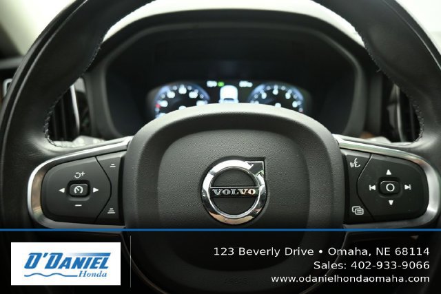 Used 2021 Volvo XC60 T5 Momentum AWD/4WD image 29