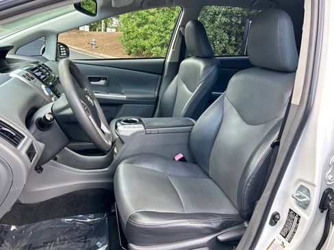 Used 2012 Toyota Prius V Two image 26