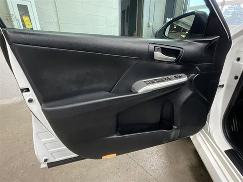 Used 2014 Toyota Camry SE w/ Fleet Convenience Package FWD image 10