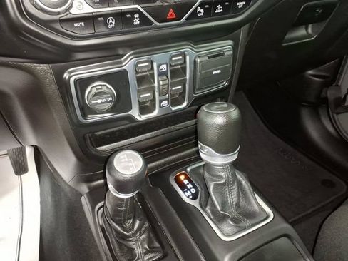 Used 2022 Jeep Wrangler Unlimited Sport AWD/4WD image 23
