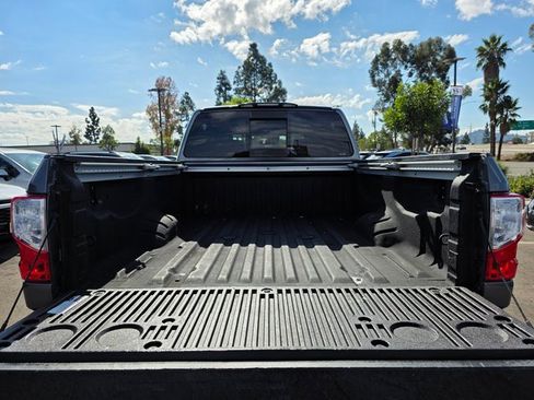 Used 2022 Nissan Titan SV w/ SV Convenience Package image 12