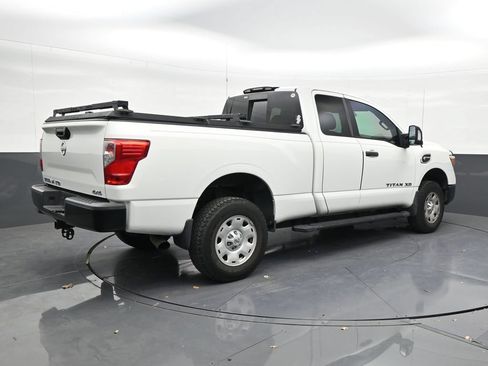 Used 2017 Nissan Titan S AWD/4WD image 5