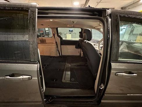 Used 2010 Dodge Grand Caravan SE FWD image 25