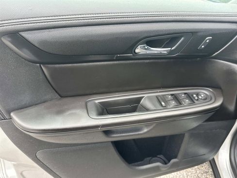 Used 2017 Chevrolet Traverse LT w/ Style and Technology Package image 11
