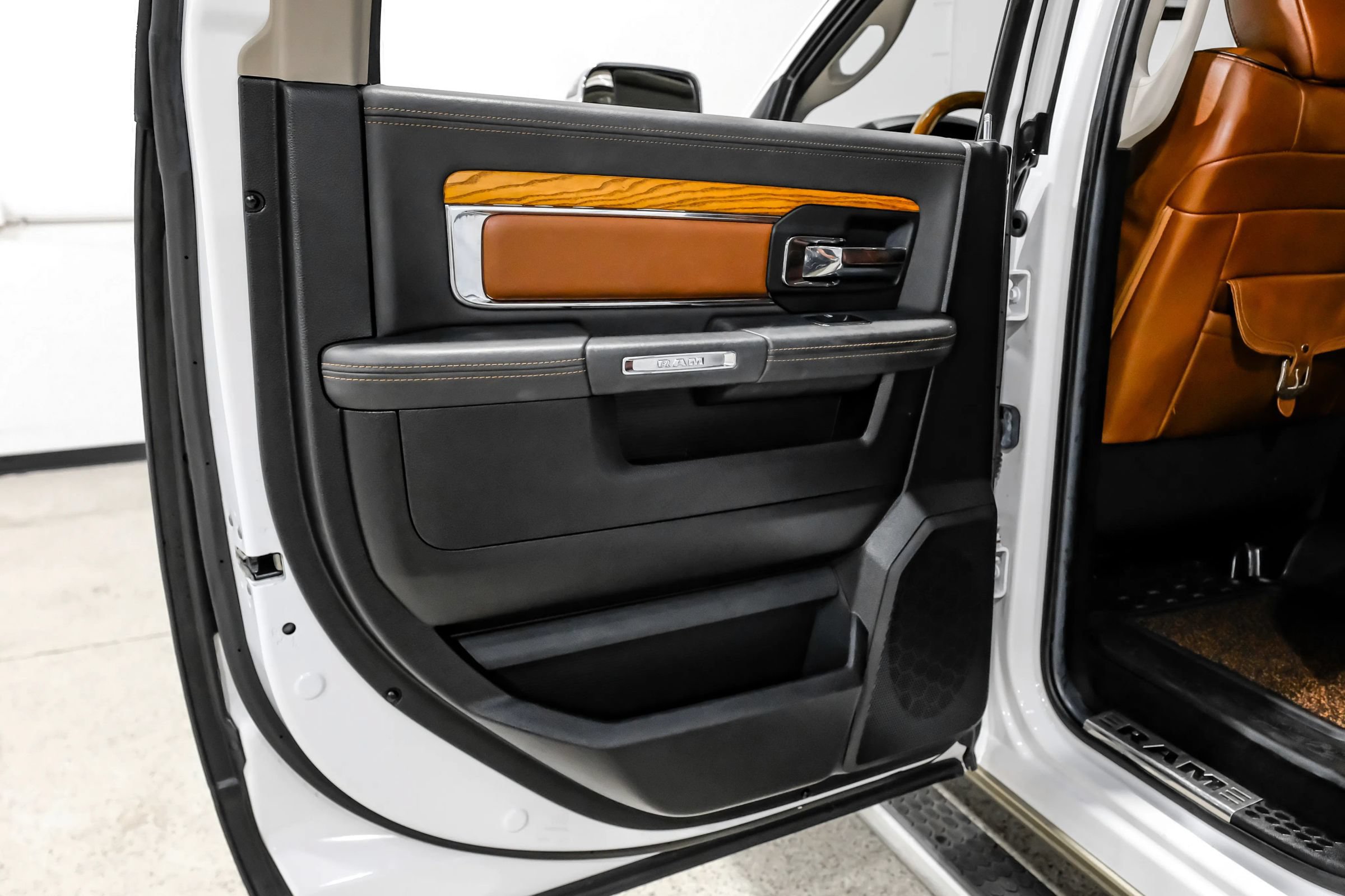 Used 2014 RAM 1500 Laramie Longhorn w/ Convenience Group AWD/4WD image 63