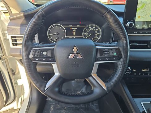 Used 2024 Mitsubishi Outlander SE Black Edition image 26