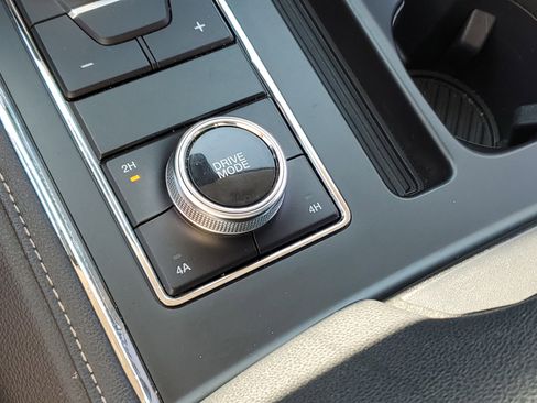 Used 2023 Ford Expedition Max XLT image 24