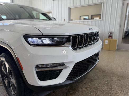 Used 2022 Jeep Grand Cherokee Limited 4xe w/ Luxury Tech Group II AWD/4WD image 8