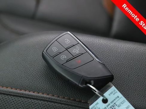 Used 2022 GMC Sierra 1500 AT4 w/ AT4 Premium Package AWD/4WD image 3