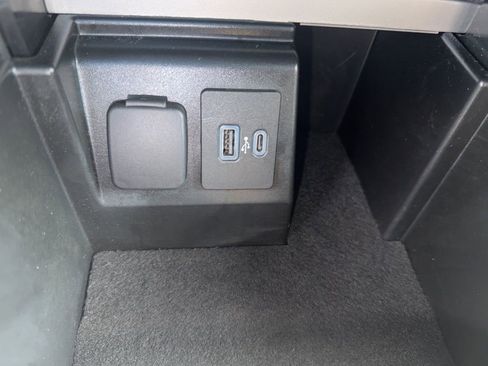 Used 2023 Ford Explorer Limited w/ Equipment Group 301A image 30