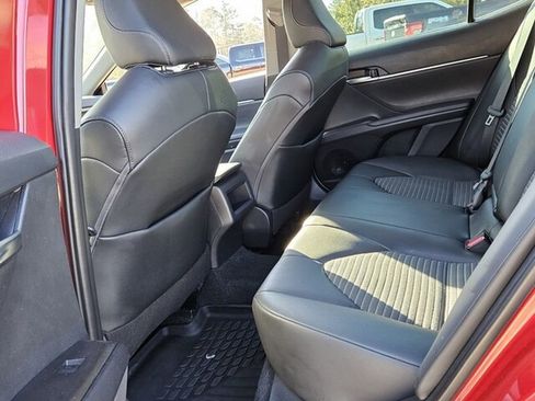 Used 2021 Toyota Camry SE image 8