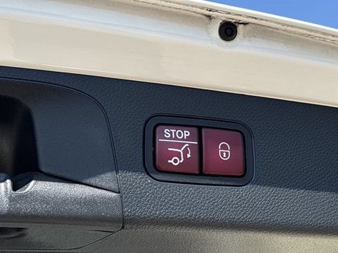 Used 2018 Mercedes-Benz GLC 300 4MATIC image 9