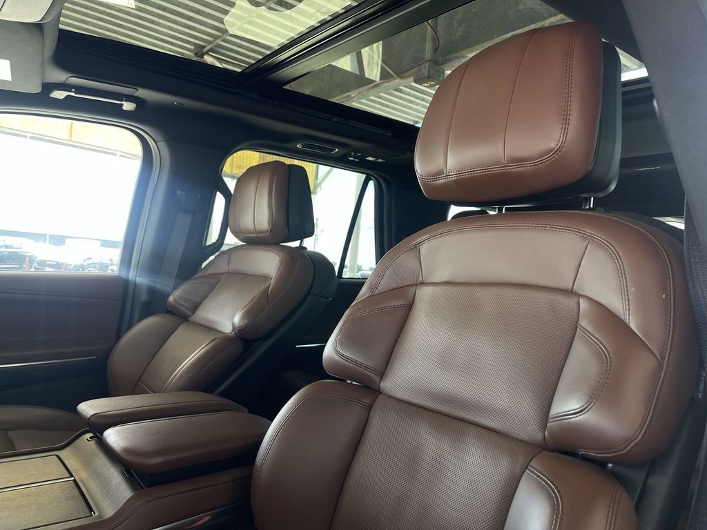 Used 2025 Lincoln Navigator Reserve AWD/4WD image 20
