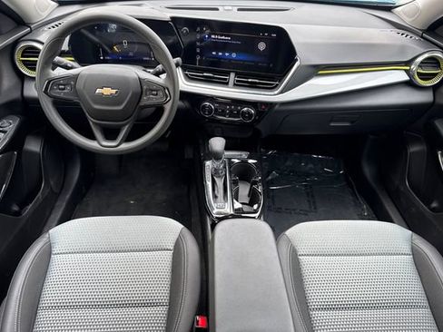 Used 2026 Chevrolet Trax LT FWD image 15