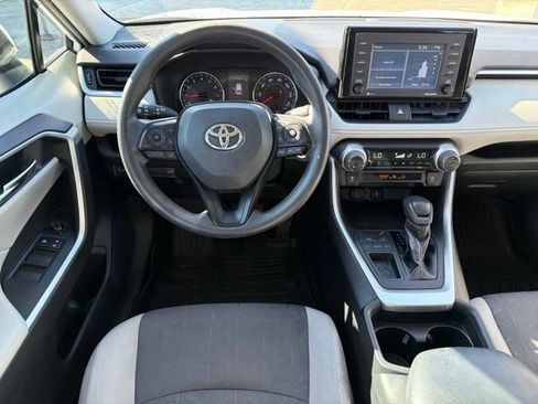 Used 2020 Toyota RAV4 XLE w/ Convenience Package FWD image 19