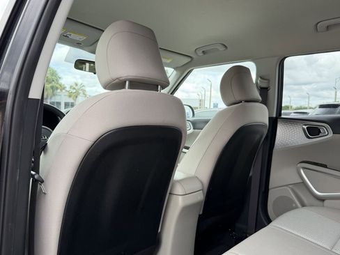 Used 2020 Kia Soul LX FWD image 16